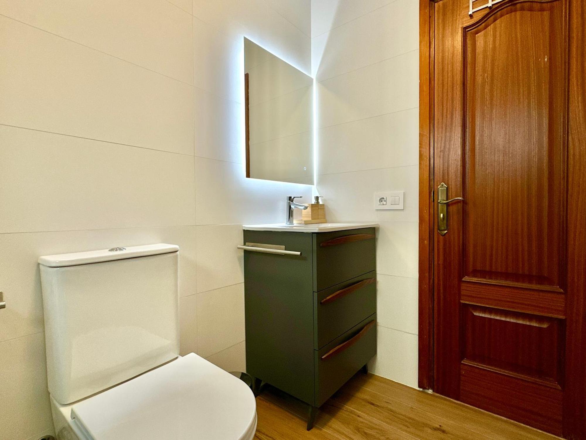 La Casita 2br - Pool, Parking & Aircon Apartment