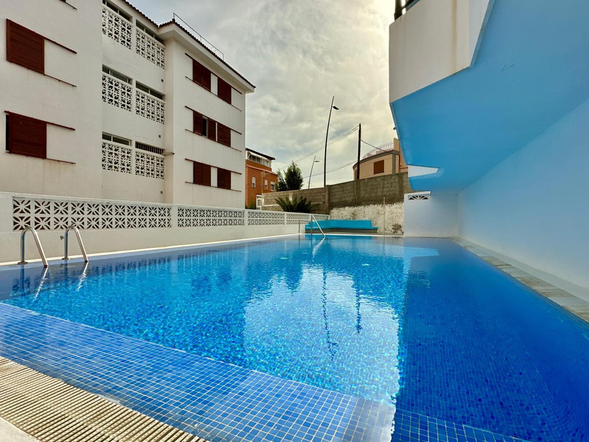 La Casita 2br - Pool, Parking & Aircon Apartment