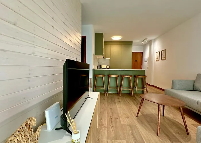 La Casita Verde 2Br - Pool, Parking & Aircon