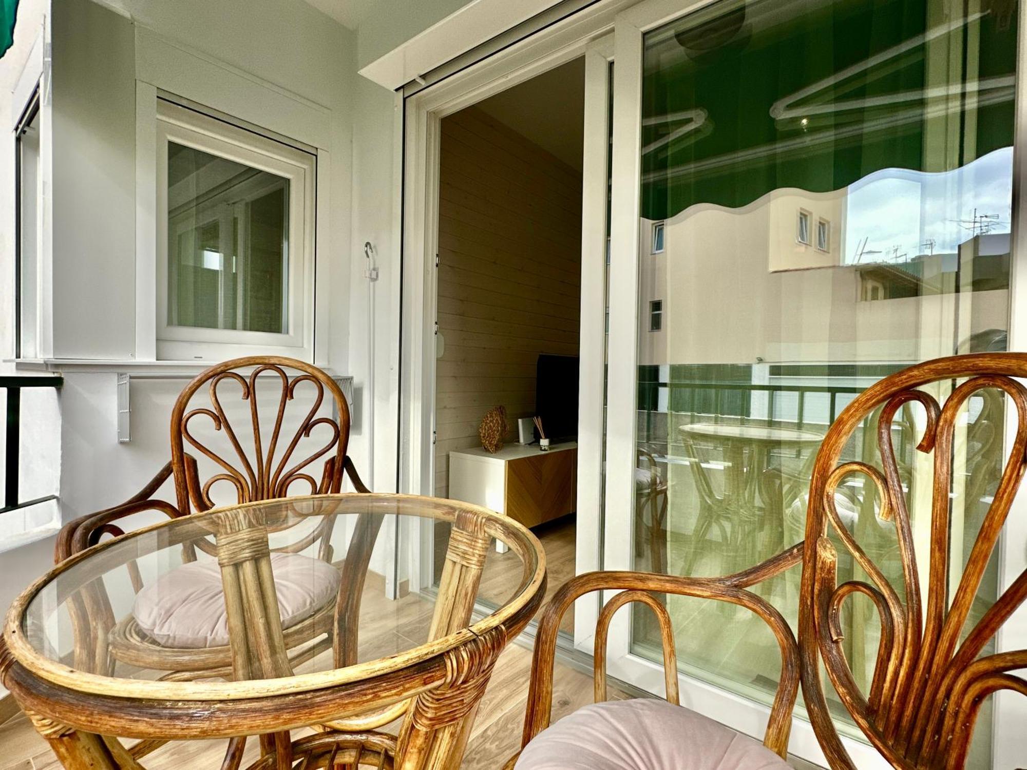 La Casita 2br - Pool, Parking & Aircon *